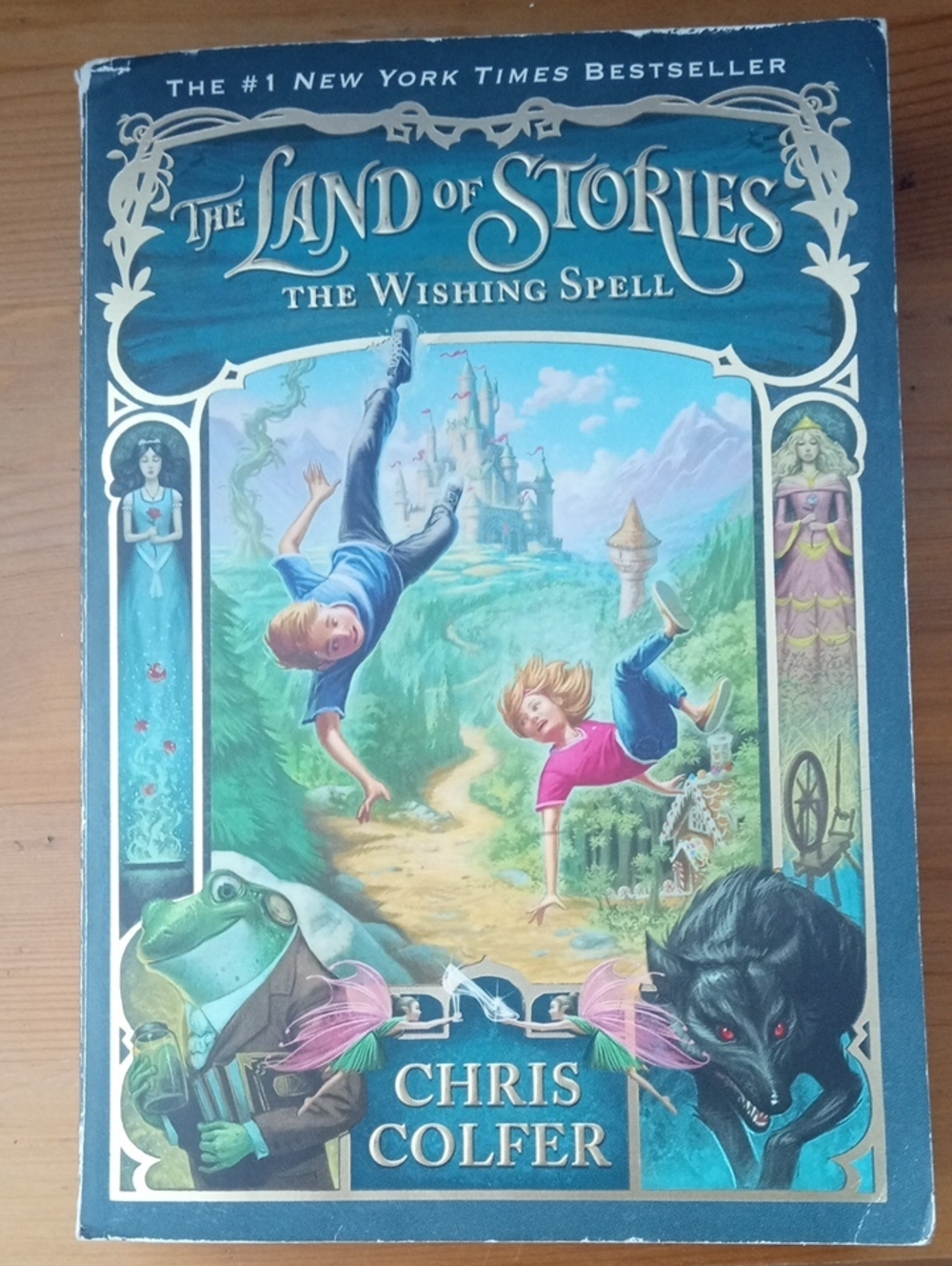 The Land of Stories: The Wishing Spell by Chris Colfer - Blue Cover